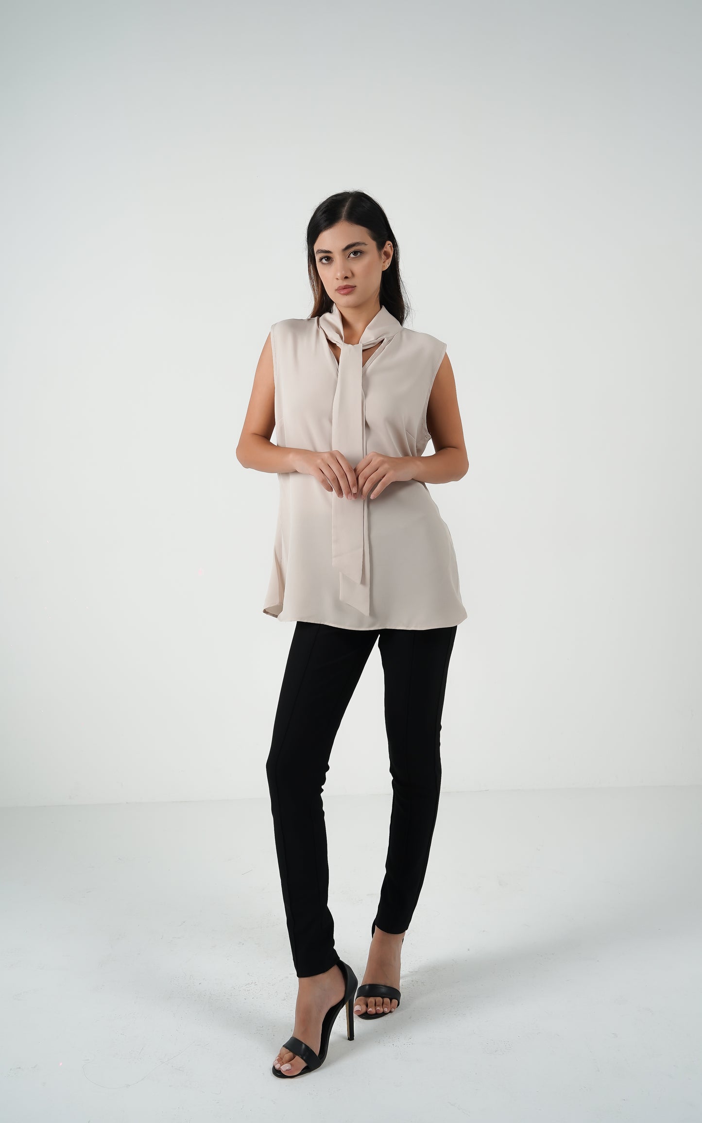 SLEEVELESS TOPS white