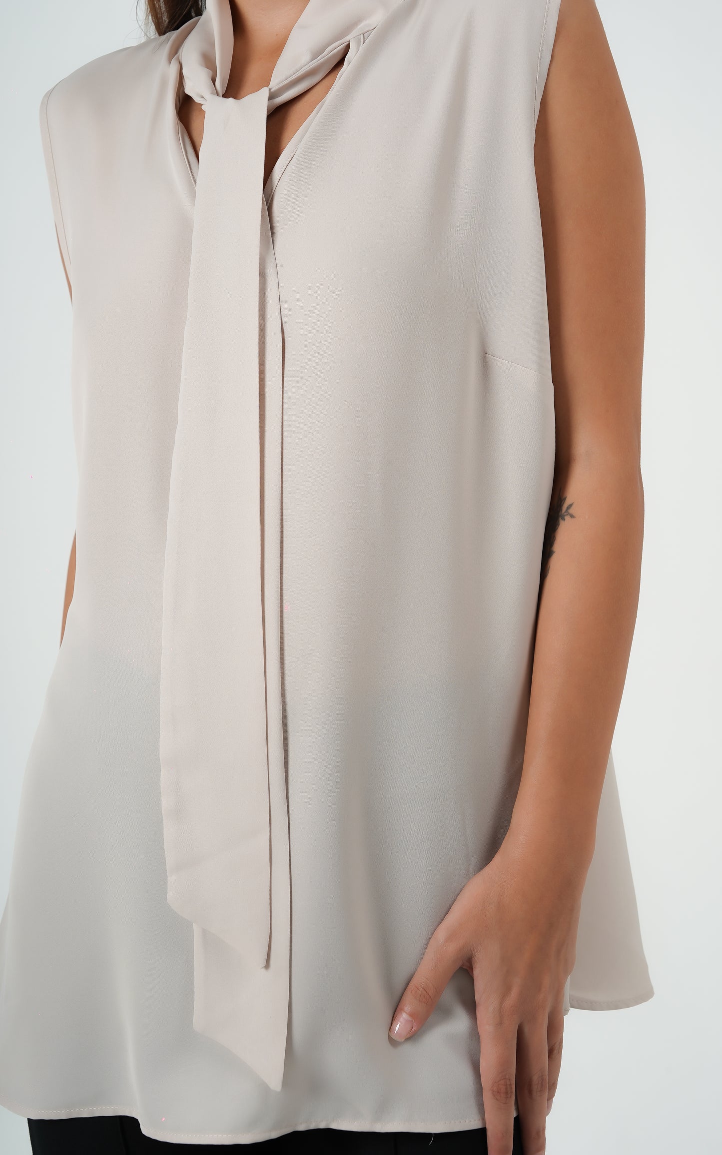SLEEVELESS TOPS white